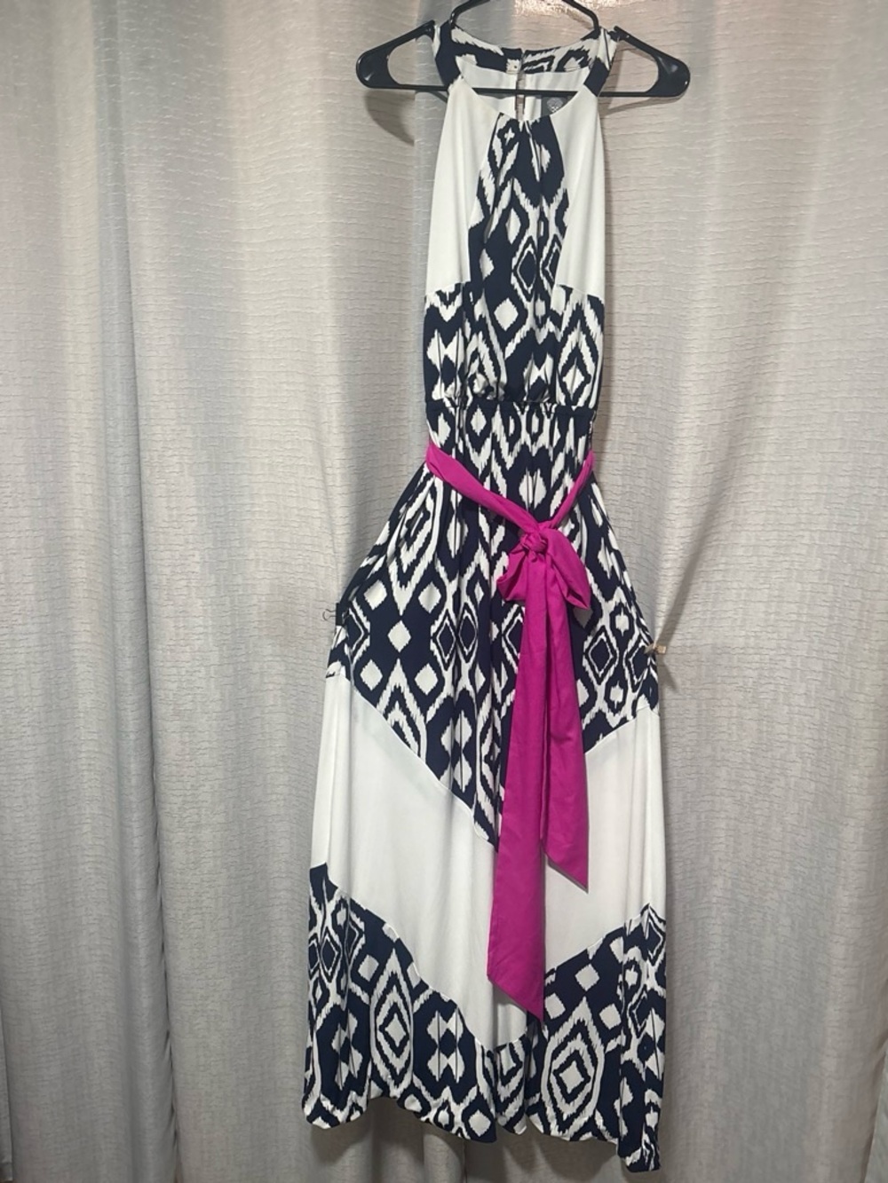 Vince Camuto dress white with Navy Accent and Pink Size Tag